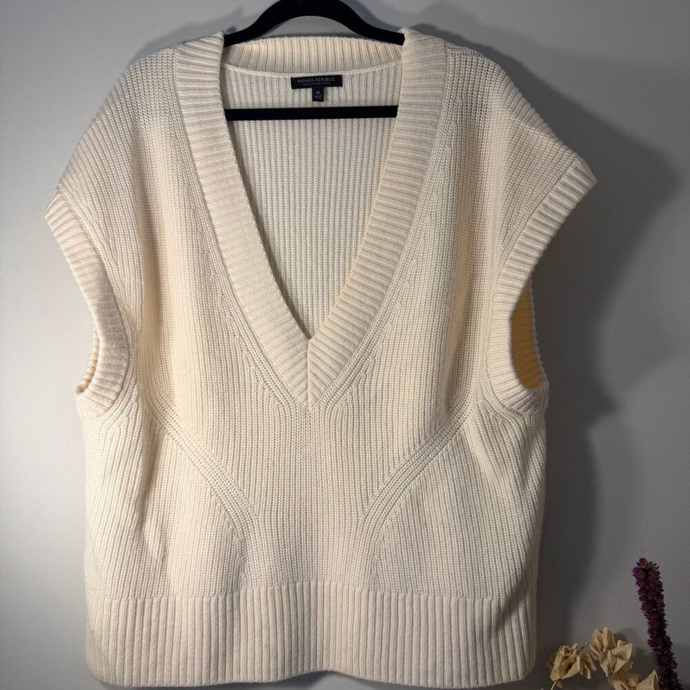 Banana Republic oversized washable merino sweater vest, women’s medium